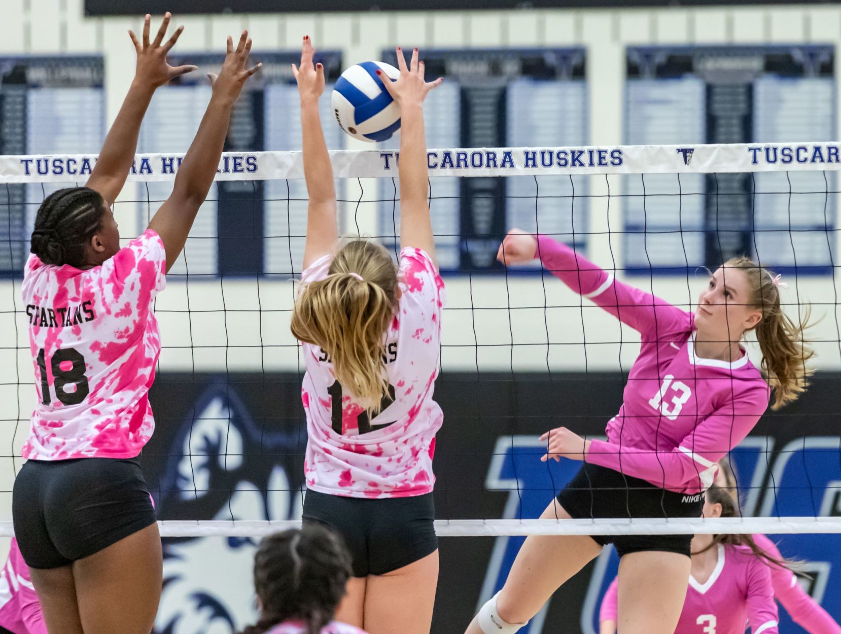 THS v BRHS dig pink_7.jpg
